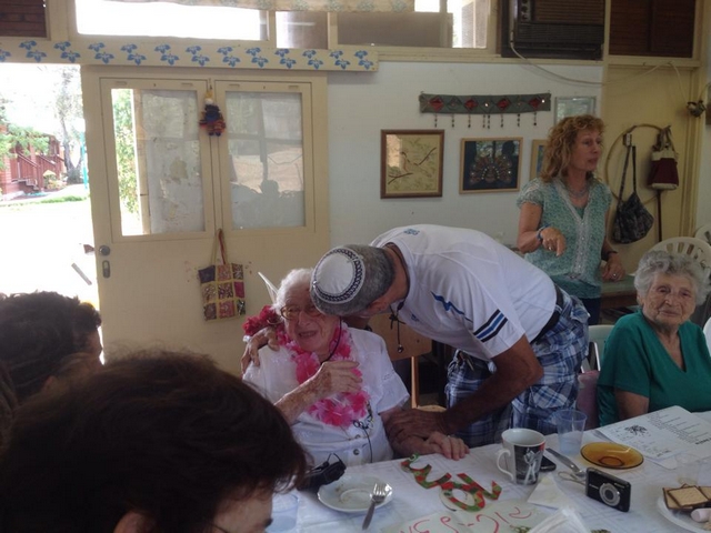 יום הולדת 103 לאסטה ברגמן / מאלבומה של מימי ידידיה