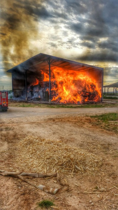 השריפה במתבן. חורף 2015/ צילום: דני סהר