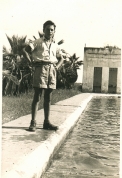 פסח שניצר,
חברת הנוער, 1949