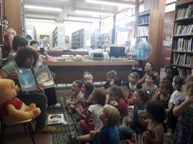 "חטפן הספרים" ביקר בספרייה, והילדים הקשיבו לסיפורו.
2.8.17
צלמת: כוכי ביברמן