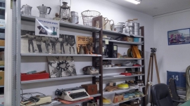 כוננית החפצים בארכיון, 2019
צילום: ארכיון נצר-סרני